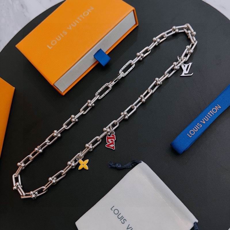 LV Necklace 03lyr369